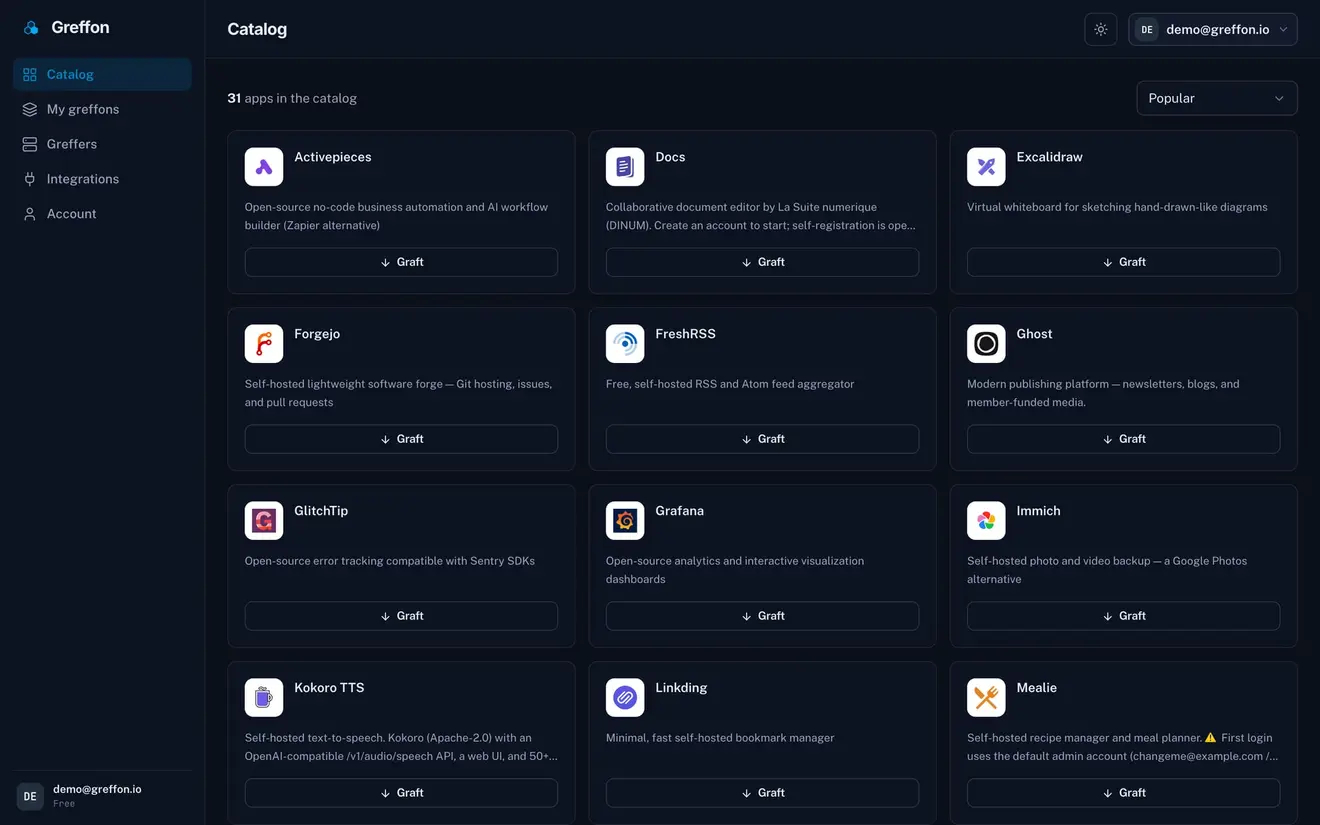 Le catalogue Greffon — 31 applications auto-hébergeables, chacune sur une carte avec une description d’une ligne et un bouton « Graft ».